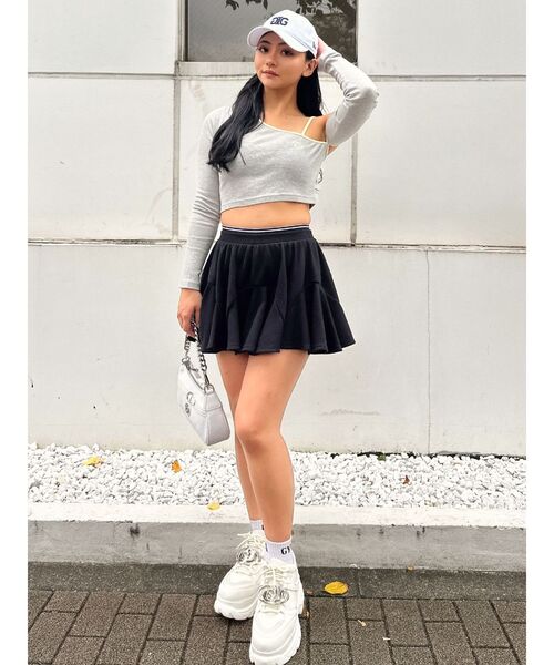 GYDA（ジェイダ）の「GD BICOLORワンショルダーデザインショートトップス（Tシャツ/カットソー・レディース・ブラック/オフホワイト/グレー・FREE）」の13枚目の写真