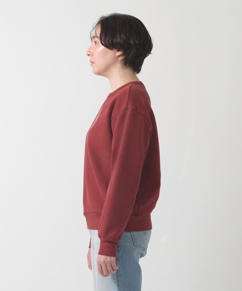 Levi's（リーバイス）の「Levi's/リーバイス グラフィック クルーネックスウェットシャツ（スウェット・レディース・レッド・S/M/L）」の2枚目の写真