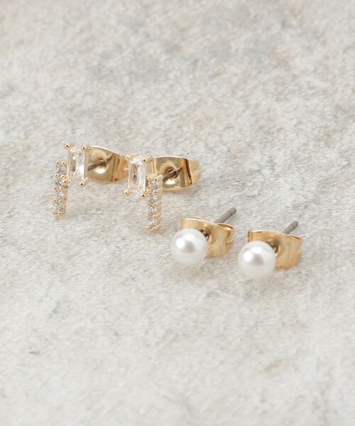 OPAQUE.CLIP（オペークドットクリップ）の「ビジュー×フェイクパールピアス（ピアス（両耳用）・レディース・ゴールド/シルバー・00）」の7枚目の写真