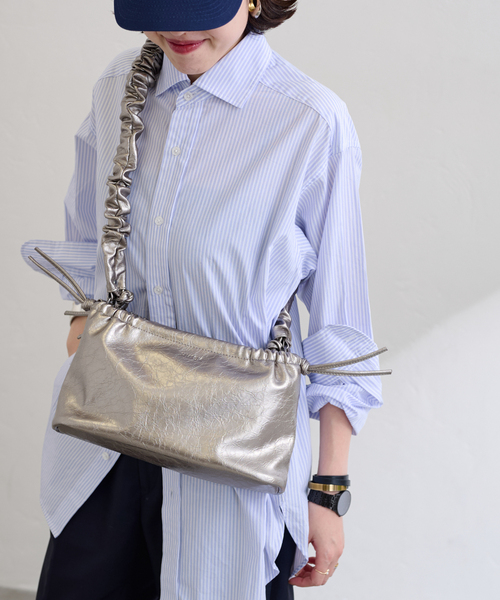 HVISK（ヴィスク）の「HVISK/ ヴィスク  ARCADIA BAG（ショルダーバッグ・レディース・シルバー/ブラック・FREE）」の2枚目の写真