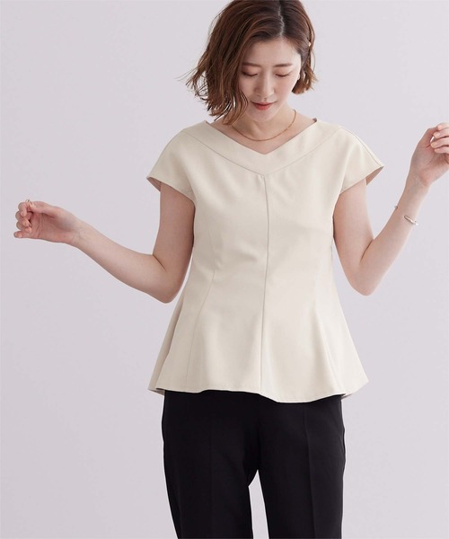 UR'S(ユアーズ)の「ワイドVネックペプラムトップス(Tシャツ/カットソー・レディース・アイボリー/ネイビー/ブラック・L/M/S)」の7枚目の写真
