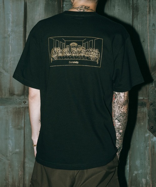 Subciety（サブサエティ）の「First supper tee（Tシャツ/カットソー・メンズ・ブラック×ホワイト/バーガンディー/ブラック×ゴールド/ホワイト×ブラック・SMALL/MEDIUM/LARGE/X-LARGE/XX-LARGE）」の3枚目の写真