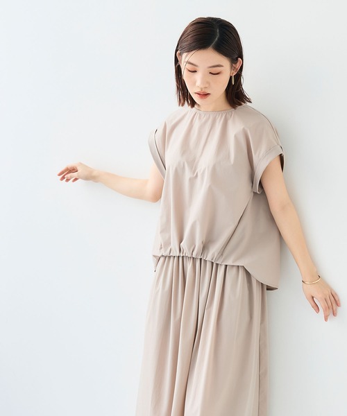 CROSS FUNCTION（クロスファンクション）の「《撥水 / UV》ハジクションタックギャザーブラウス【CF/クロスファンクション】（シャツ/ブラウス・レディース・ライトベージュ/ホワイト/ブラック/グレー・LL/L/M）」の7枚目の写真