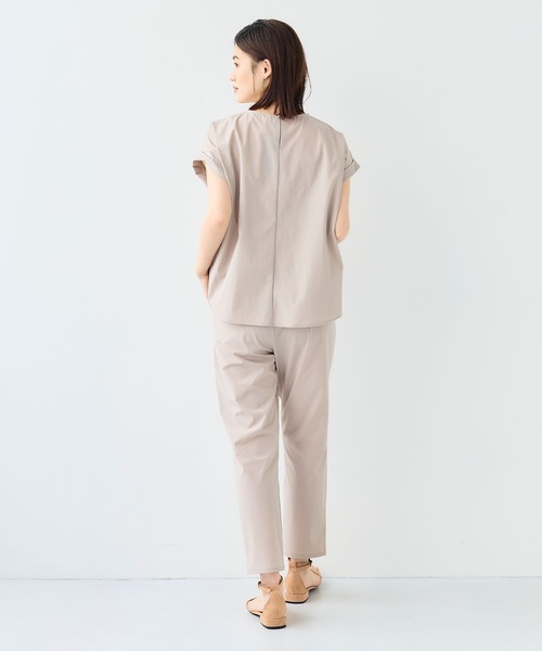 CROSS FUNCTION（クロスファンクション）の「《撥水 / UV》ハジクションタックギャザーブラウス【CF/クロスファンクション】（シャツ/ブラウス・レディース・ライトベージュ/ホワイト/ブラック/グレー・LL/L/M）」の22枚目の写真