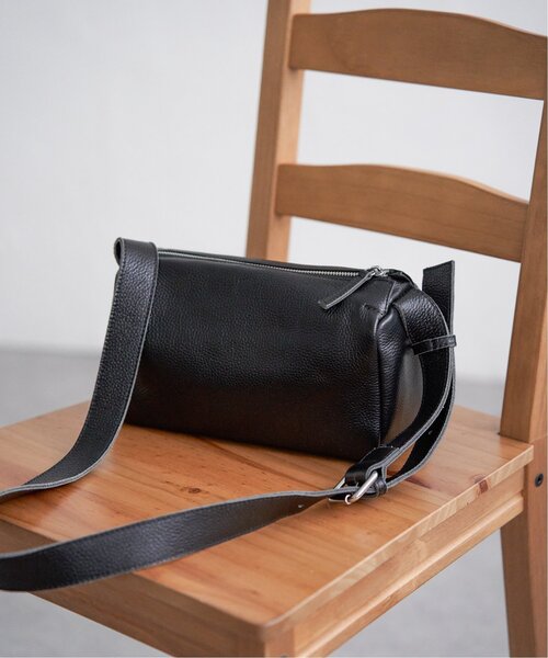 notch.(ノッチ)の「【sweet web掲載】COOCO シュリンクレザースクエアショルダーバッグ(ショルダーバッグ・レディース・ブラウン/ブラック/オフホワイト/シルバー/レッド・FREE)」の1枚目の写真