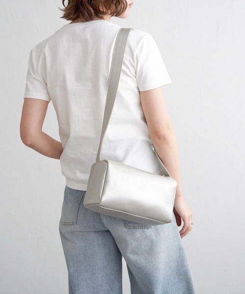 notch.(ノッチ)の「【sweet web掲載】COOCO シュリンクレザースクエアショルダーバッグ(ショルダーバッグ・レディース・ブラウン/ブラック/オフホワイト/シルバー/レッド・FREE)」の10枚目の写真