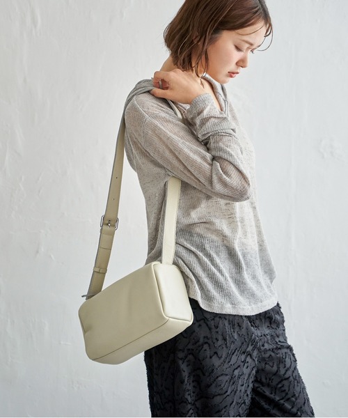 ❤新品❤【COOCO】シュリンクレザースクエアショルダーバッグ　牛革 sweet web掲載】COOCO シュリンクレザースクエアショルダーバッグ