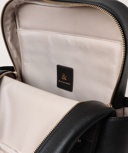 & chouette(アンドシュエット)の「シンプルスクエアリュック(PC対応)(バックパック/リュック・レディース・オールドローズ系/オフホワイト/ブラック・FREE)」の5枚目の写真