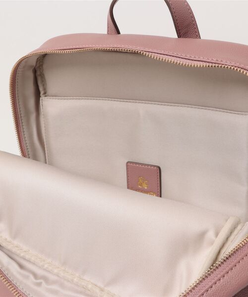 & chouette(アンドシュエット)の「シンプルスクエアリュック(PC対応)(バックパック/リュック・レディース・オールドローズ系/オフホワイト/ブラック・FREE)」の6枚目の写真