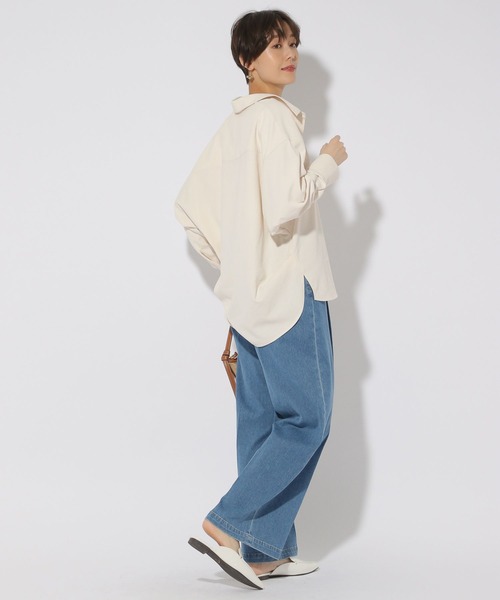 Elura（エルーラ）の「アイロンいらずスキッパーシャツ/321622（シャツ/ブラウス・レディース・ネイビー/グリーン系その他4/オフホワイト・MEDIUM/LARGE）」の4枚目の写真