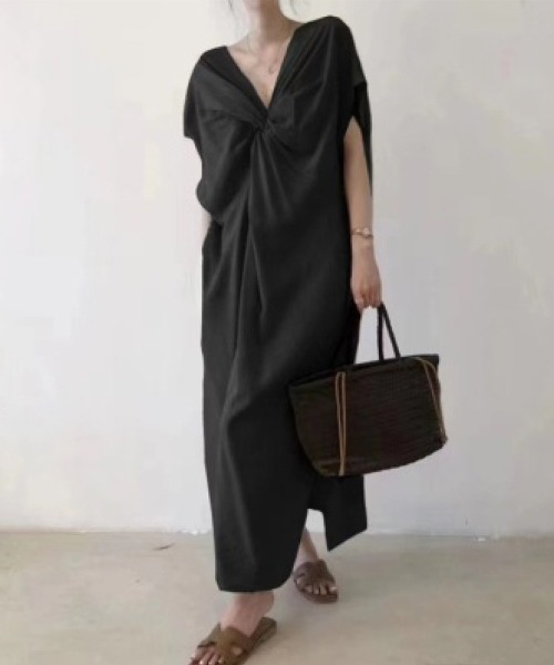 maison de LATIR(メゾンドラティール)の「2wayバックカシュクールロングワンピース(ワンピース・レディース・ブラック/ベージュ/ブラウン・ONESIZE)」の2枚目の写真