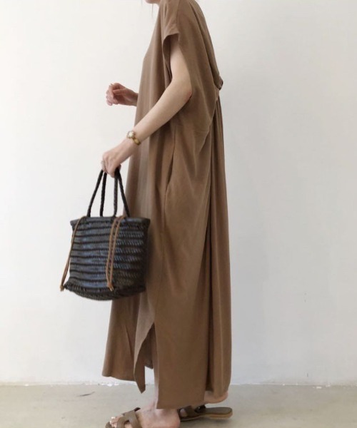 maison de LATIR(メゾンドラティール)の「2wayバックカシュクールロングワンピース(ワンピース・レディース・ブラック/ベージュ/ブラウン・ONESIZE)」の11枚目の写真