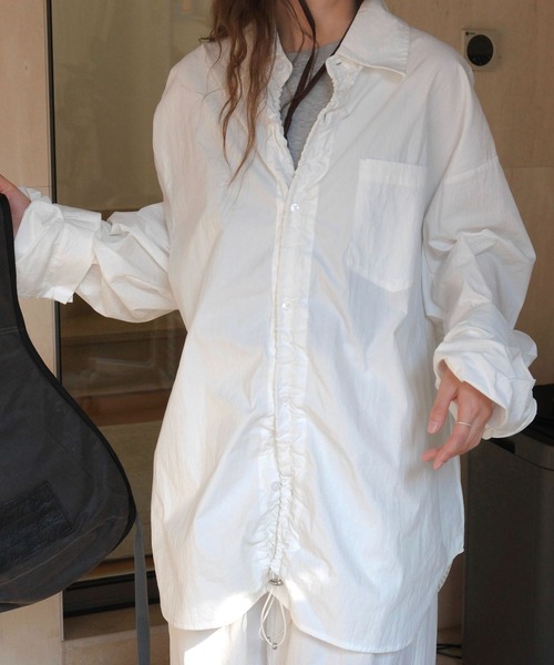 SUWDEE(スーディー)の「drawstring oversize shirt(シャツ/ブラウス・レディース・ホワイト/ブラウン・FREE)」の5枚目の写真