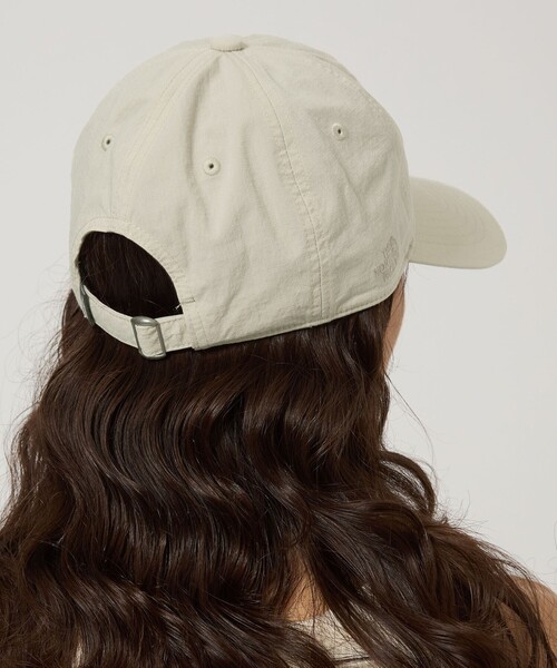 THE NORTH FACE（ザノースフェイス）の「＜THE NORTH FACE＞デイライト キャップ / CAP（キャップ・レディース・ナチュラル/ネイビー/ブラック・M）」の5枚目の写真