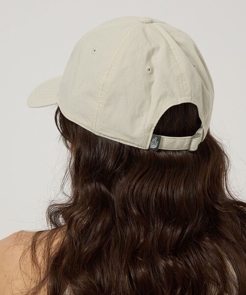 THE NORTH FACE（ザノースフェイス）の「＜THE NORTH FACE＞デイライト キャップ / CAP（キャップ・レディース・ナチュラル/ネイビー/ブラック・M）」の6枚目の写真
