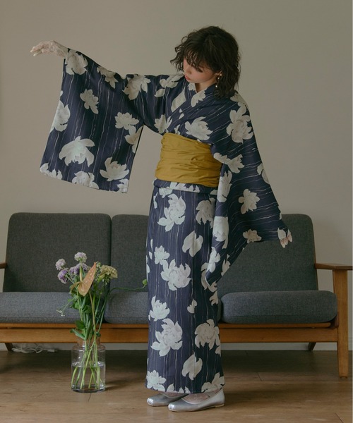 loin nuit（ロワンニュイ）の「nuance line lotus yukata / ニュアンス
