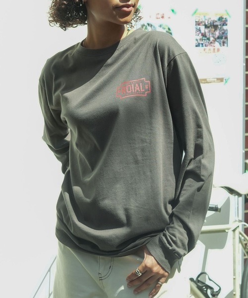 roial（ロイアル）の「DESIGN TEE/ROIAL(ロイアル)バックプリントロングカットソー（Tシャツ/カットソー・メンズ・チャコールグレー/ホワイト/グリーン系その他3・MEDIUM/SMALL/LARGE）」の17枚目の写真