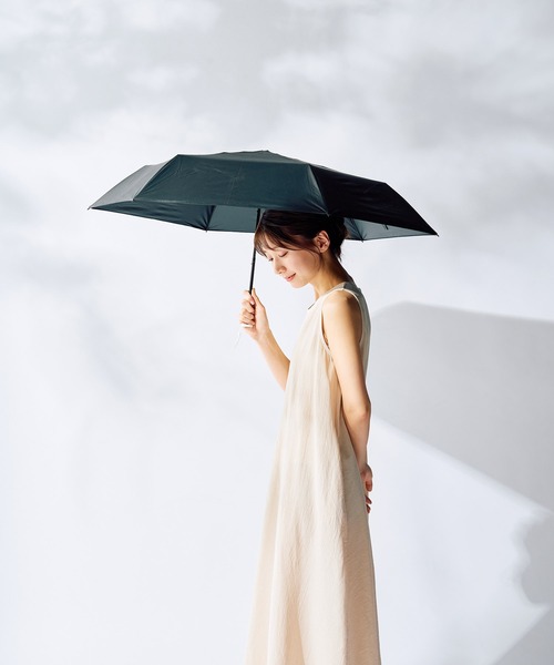 FLO(A)TUS(フロータス)の「遮光率100% UV 晴雨兼用折りたたみ日傘 超撥水 フロータス ”54cm"(折りたたみ傘・レディース・ベージュ/ホワイト/ライトグレー/ブラック・FREE)」の5枚目の写真