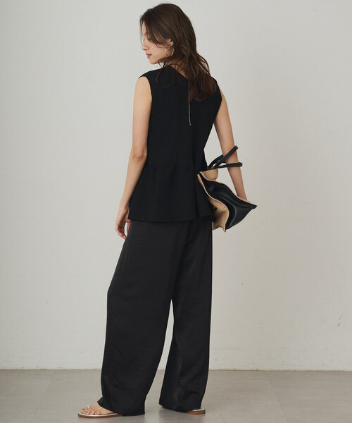 LOUNGEDRESS（ラウンジドレス）の「ペプラムノースリニット