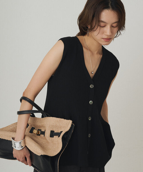 LOUNGEDRESS（ラウンジドレス）の「ペプラムノースリニット