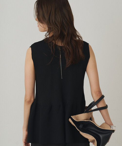 LOUNGEDRESS（ラウンジドレス）の「ペプラムノースリニット