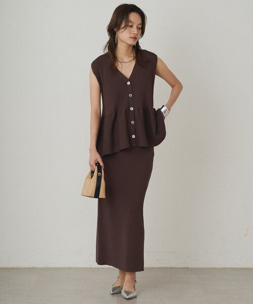 LOUNGEDRESS（ラウンジドレス）の「ペプラムノースリニット