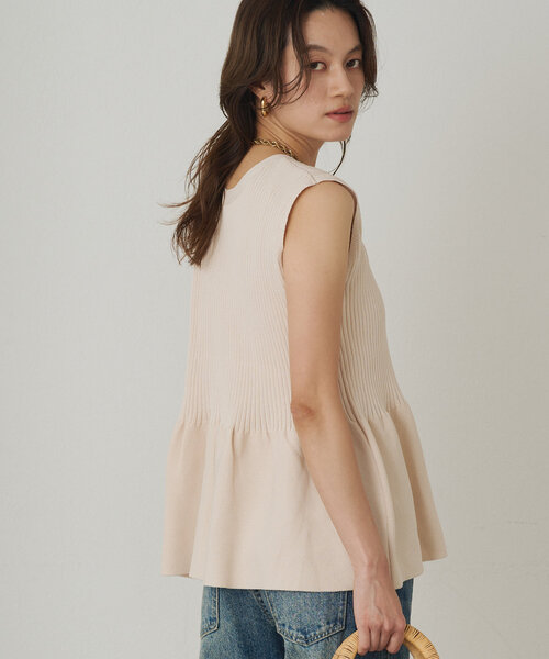LOUNGEDRESS（ラウンジドレス）の「ペプラムノースリニット