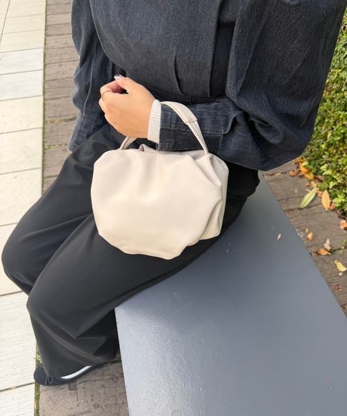 EFOLE（エフォル）の「【macoto×EFOLE コラボ】ギャザーミニショルダーバッグ（ショルダーバッグ・レディース・オフホワイト/ブラック・FREE）」の19枚目の写真