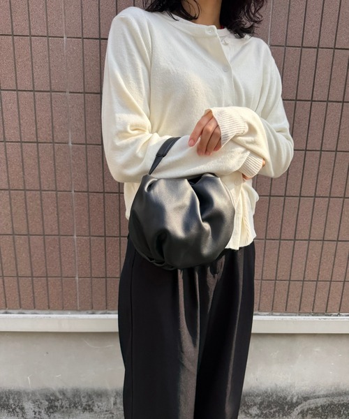 EFOLE（エフォル）の「【macoto×EFOLE コラボ】ギャザーミニショルダーバッグ（ショルダーバッグ・レディース・オフホワイト/ブラック・FREE）」の21枚目の写真