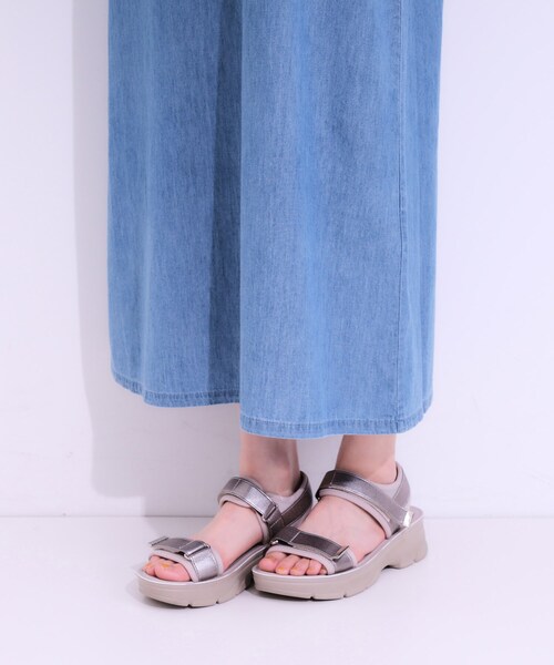 SHOO・LA・RUE(シューラルー)の「【S-LL】女性らしさ漂う ライトデニム Aラインキャミワンピース(ワンピース・レディース・ネイビー/ライトブルー/ブラック・04/03/02/01)」の7枚目の写真