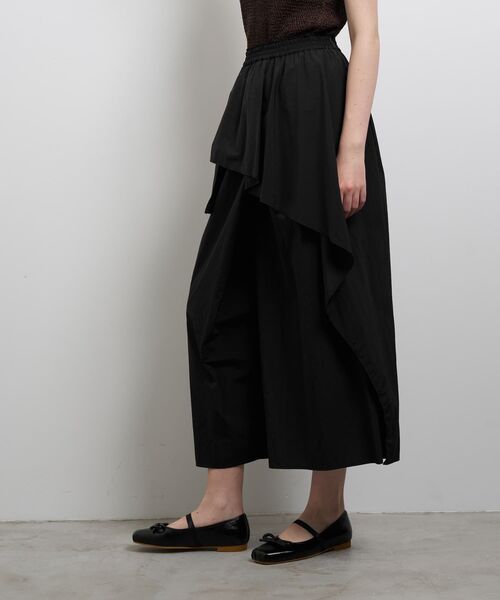 LANVIN en Bleu(ランバンオンブルー)の「撥水速乾ナイロンラッフルパンツ(その他パンツ・レディース・チャコールグレー/オフホワイト/ブラック・38/36)」の5枚目の写真