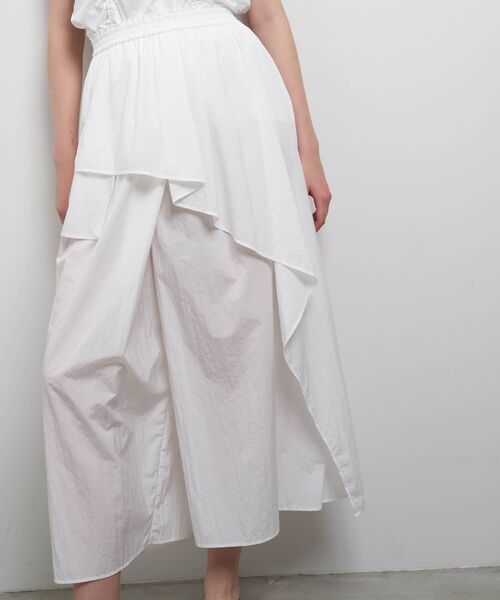 LANVIN en Bleu(ランバンオンブルー)の「撥水速乾ナイロンラッフルパンツ(その他パンツ・レディース・チャコールグレー/オフホワイト/ブラック・38/36)」の22枚目の写真