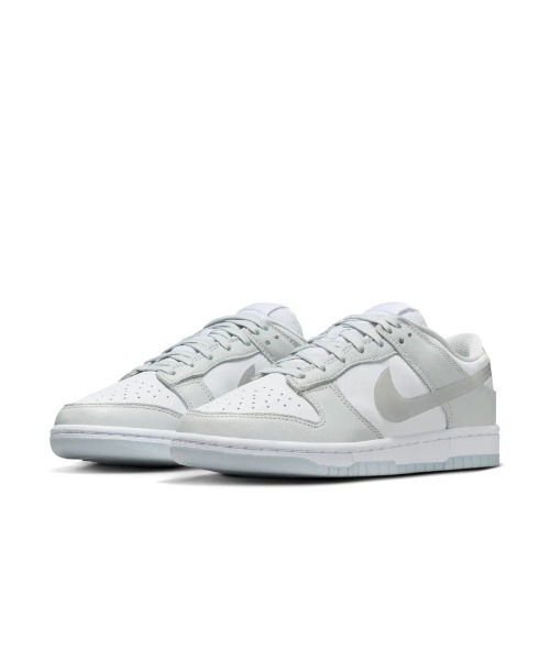 NIKE(ナイキ)の「NIKE WMNS DUNK LOW(ナイキ ウィメンズダンク ロー)(スニーカー・メンズ・グレー系・23cm/23.5cm/24cm/24.5cm/25cm/25.5cm/26cm/26.5cm/27cm/27.5cm/28cm/28.5cm/29cm)」の1枚目の写真