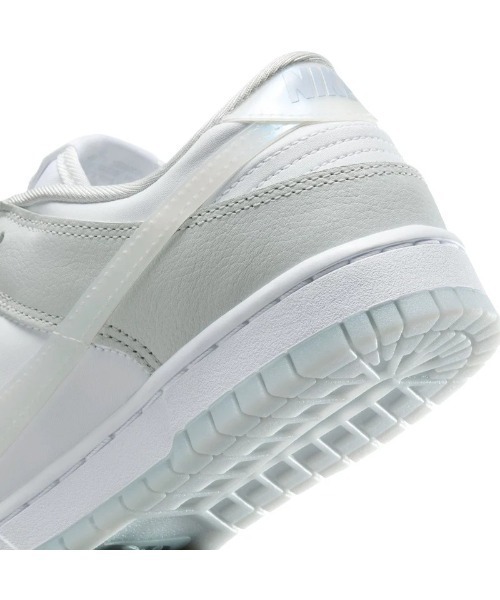 NIKE(ナイキ)の「NIKE WMNS DUNK LOW(ナイキ ウィメンズダンク ロー)(スニーカー・メンズ・グレー系・23cm/23.5cm/24cm/24.5cm/25cm/25.5cm/26cm/26.5cm/27cm/27.5cm/28cm/28.5cm/29cm)」の10枚目の写真