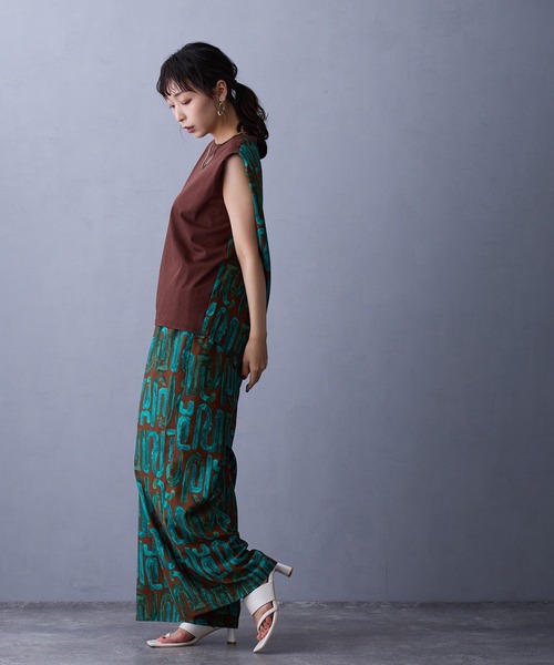 NICOLE white（ニコルホワイト）の「バック柄プリントスリーブレスTシャツ（Tシャツ/カットソー・レディース・ブラウン/ブラック/オフホワイト・FREE）」の4枚目の写真