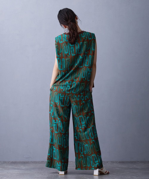 NICOLE white（ニコルホワイト）の「バック柄プリントスリーブレスTシャツ（Tシャツ/カットソー・レディース・ブラウン/ブラック/オフホワイト・FREE）」の5枚目の写真