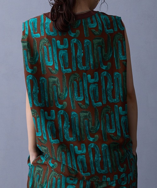 NICOLE white（ニコルホワイト）の「バック柄プリントスリーブレスTシャツ（Tシャツ/カットソー・レディース・ブラウン/ブラック/オフホワイト・FREE）」の10枚目の写真