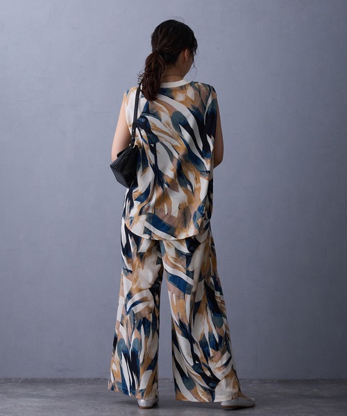 NICOLE white（ニコルホワイト）の「バック柄プリントスリーブレスTシャツ（Tシャツ/カットソー・レディース・ブラウン/ブラック/オフホワイト・FREE）」の13枚目の写真