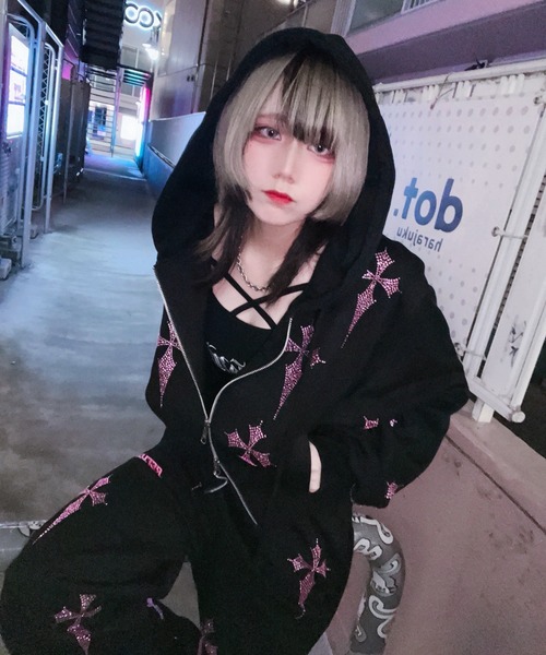 REFLEM(レフレム)の「『REFLEM/レフレム』クロス総柄ラインストーンスウェットワイドパンツ(スウェットパンツ・レディース・ブラック×ホワイト/ブラック×ピンク・FREE)」の14枚目の写真