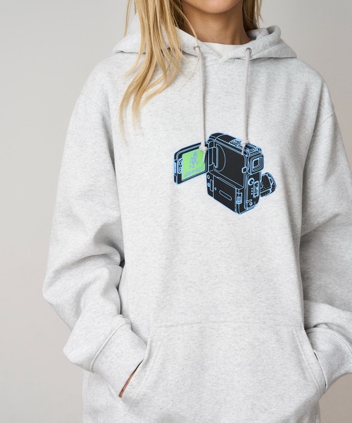 Gramicci（グラミチ）の「CAMCORDER HOODED SWEATSHIRT｜カムコーダーフーデッドスウェットシャツ（パーカー・メンズ・ヘザーグレー/ダークブラウン系/ダークネイビー・L/XXL/M/XL/S）」の2枚目の写真