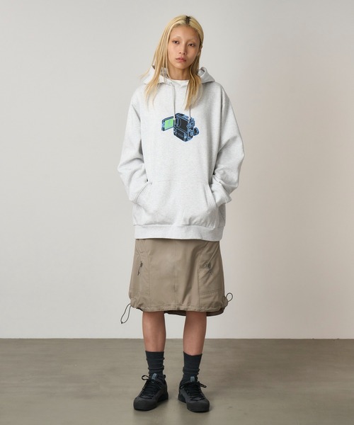 Gramicci（グラミチ）の「CAMCORDER HOODED SWEATSHIRT｜カムコーダーフーデッドスウェットシャツ（パーカー・メンズ・ヘザーグレー/ダークブラウン系/ダークネイビー・L/XXL/M/XL/S）」の4枚目の写真