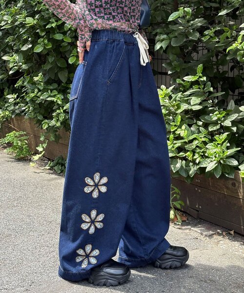 HELLO.SANFRANCISCO（ハローサンフランシスコ）の「【HELLO.SANFRANCISCO/ハローサンフランシスコ】レースフラワーカットワイドデニム（デニムパンツ・レディース・ブルー/サックスブルー・MEDIUM/SMALL）」の20枚目の写真
