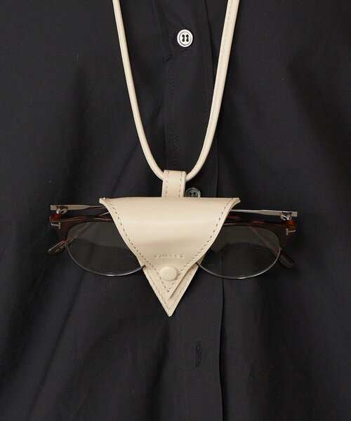 russet(ラシット)の「レザーメガネホルダー(チャーム・レディース・アイボリー/ブラック/ベージュ/ブルー系その他・FREE)」の3枚目の写真