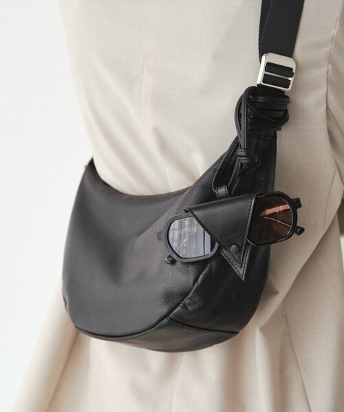 russet(ラシット)の「レザーメガネホルダー(チャーム・レディース・アイボリー/ブラック/ベージュ/ブルー系その他・FREE)」の1枚目の写真