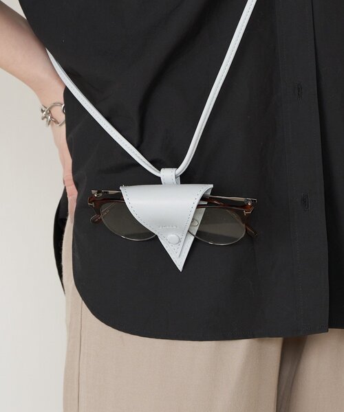 russet(ラシット)の「レザーメガネホルダー(チャーム・レディース・アイボリー/ブラック/ベージュ/ブルー系その他・FREE)」の20枚目の写真