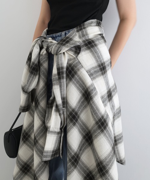 andme(アンドミー)の「2wayチェックシャツブラウス/キャミソールビスチェ(シャツ/ブラウス・レディース・ブラック/オフホワイト/ブラウン・FREE)」の14枚目の写真