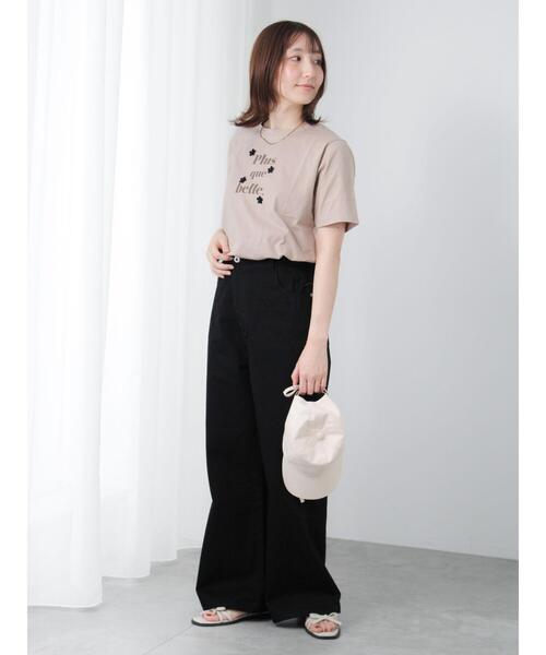 Te chichi TERRASSE(テチチテラス)の「フラワーモチーフプリントTシャツ(Tシャツ/カットソー・レディース・ブラック/オフホワイト/モカ・F)」の5枚目の写真