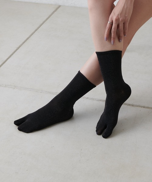 COLONY 2139(コロニートゥーワンスリーナイン)の「ラメ足袋ソックス(ソックス/靴下・レディース・ライトグレー/ブラック・23-25)」の3枚目の写真