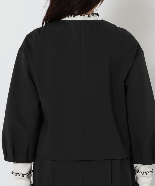 Rose Tiara(ローズティアラ)の「ダンボールニットタック袖ジャケット(ノーカラージャケット・レディース・ブラック/ベージュ・42/38/46)」の14枚目の写真