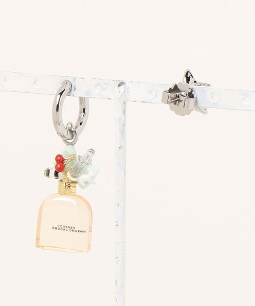 MARC JACOBS(マークジェイコブス)の「MINI ICON PERFECT EARRINGS/ミニ アイコン パーフェクト ピアス(ピアス(両耳用)・レディース・ピンク系その他・ONE SIZE)」の7枚目の写真